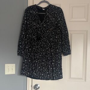 Old Navy Black and White Floral Long Sleeve Dress